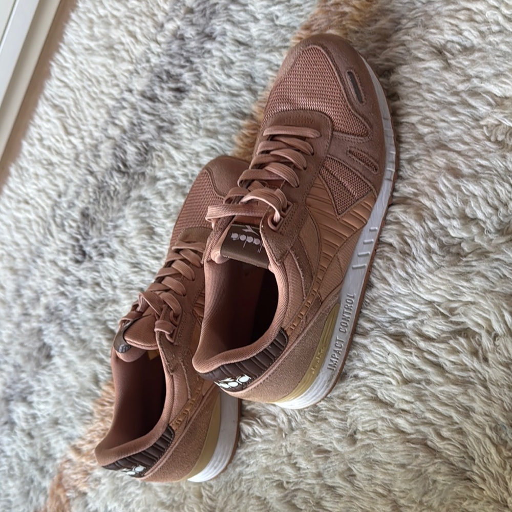 Diadora Tan Sneakers Stylish Comfort